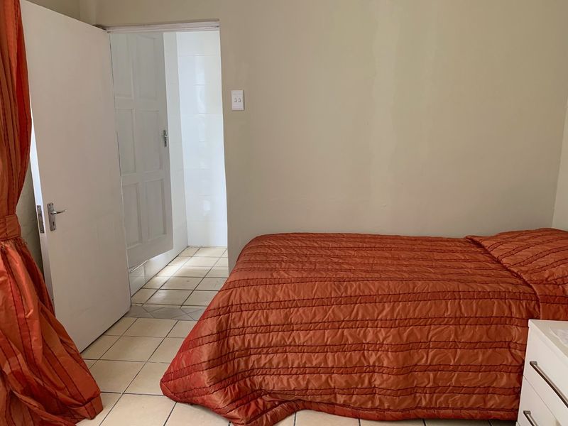 Studio Apartment in Rondebosch  - Photo 8