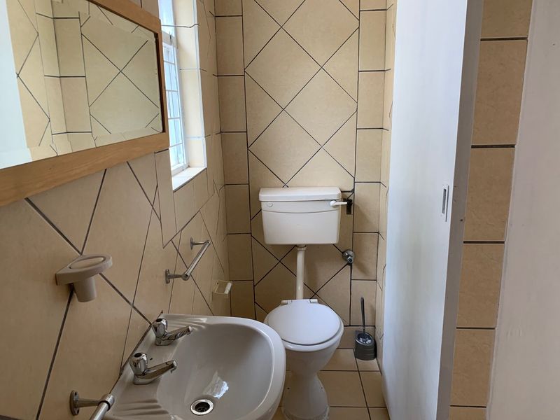 Studio Apartment in Rondebosch  - Photo 6