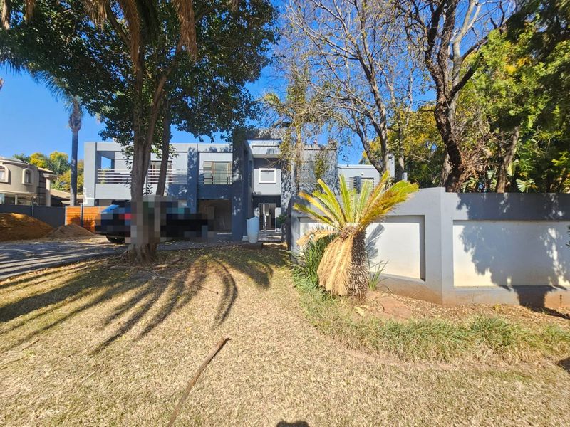 A Beautiful 4 Bedroom 3 Bathroom House for rent in Eldoraigne  - Photo 4