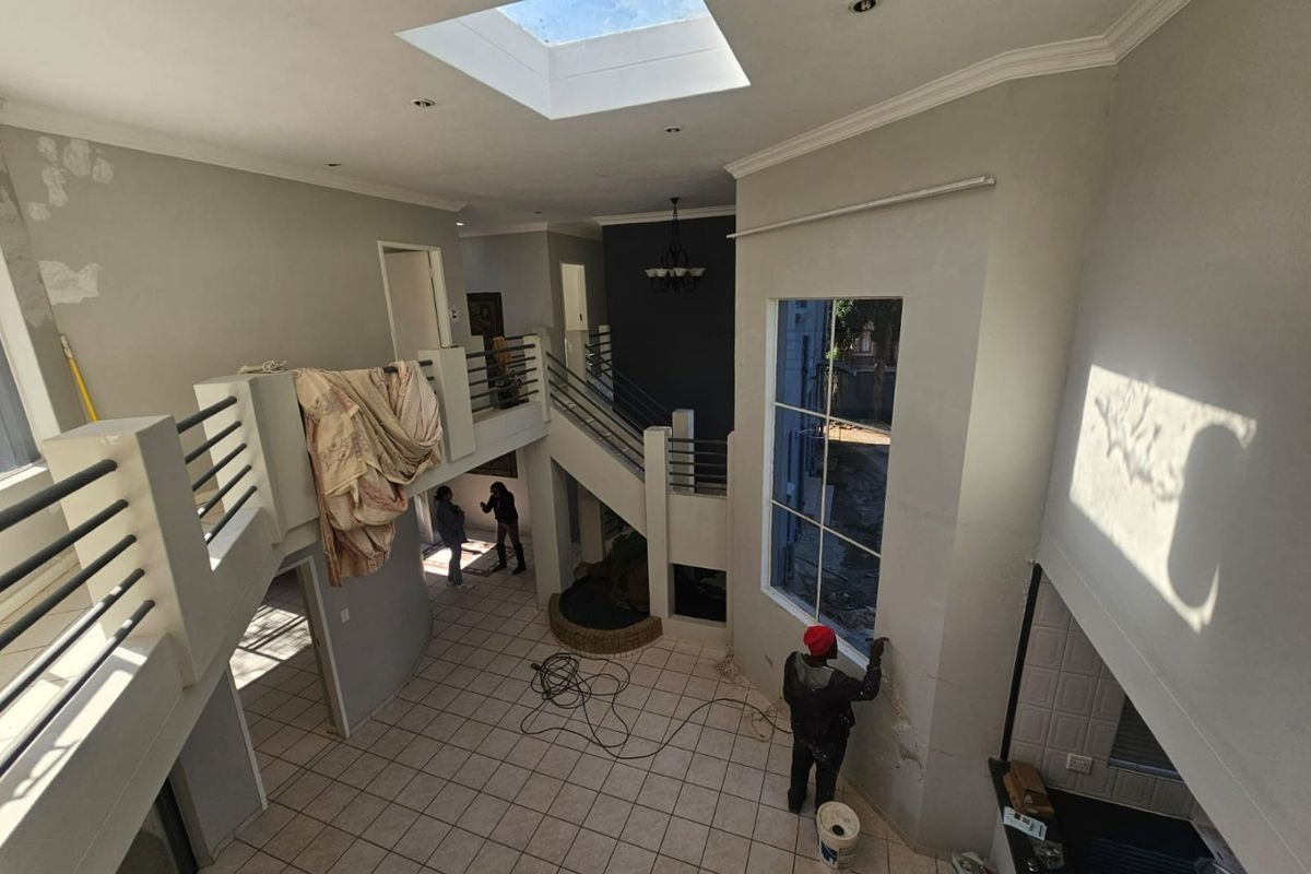 A Beautiful 4 Bedroom 3 Bathroom House for rent in Eldoraigne  - Photo 4