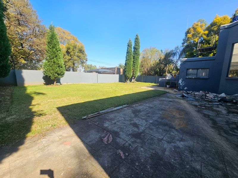 A Beautiful 4 Bedroom 3 Bathroom House for rent in Eldoraigne  - Photo 3