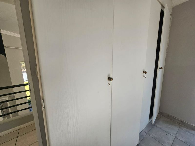 A Beautiful 4 Bedroom 3 Bathroom House for rent in Eldoraigne  - Photo 9