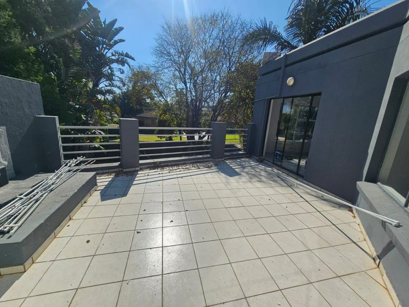 A Beautiful 4 Bedroom 3 Bathroom House for rent in Eldoraigne  - Photo 7