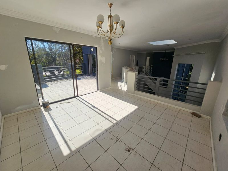 A Beautiful 4 Bedroom 3 Bathroom House for rent in Eldoraigne  - Photo 6
