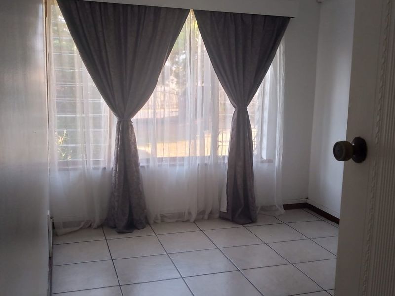 Charming & Spacious 1 Bed Cottage in Westville  - Photo 5