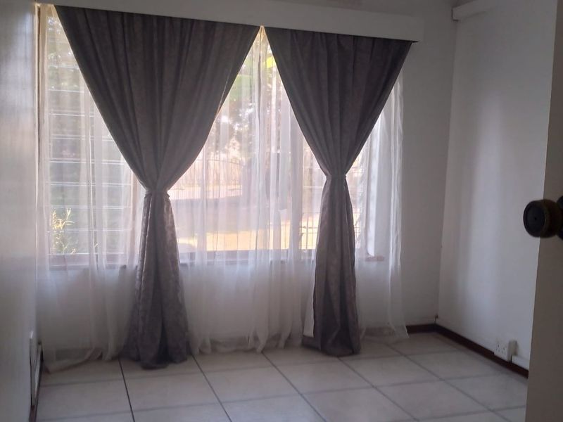 Charming & Spacious 1 Bed Cottage in Westville  - Photo 9