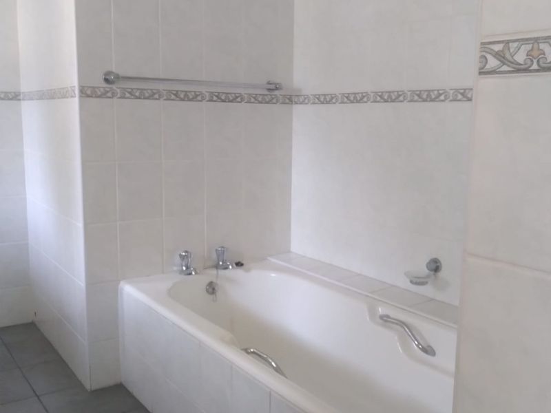 Charming & Spacious 1 Bed Cottage in Westville  - Photo 4