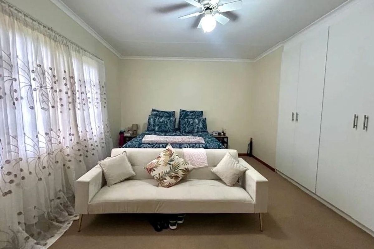 A Spacious, Well Maintained Move in ready Family Villa in safe and secure complex to Let- Christie Road, Scottsville - Photo 2
