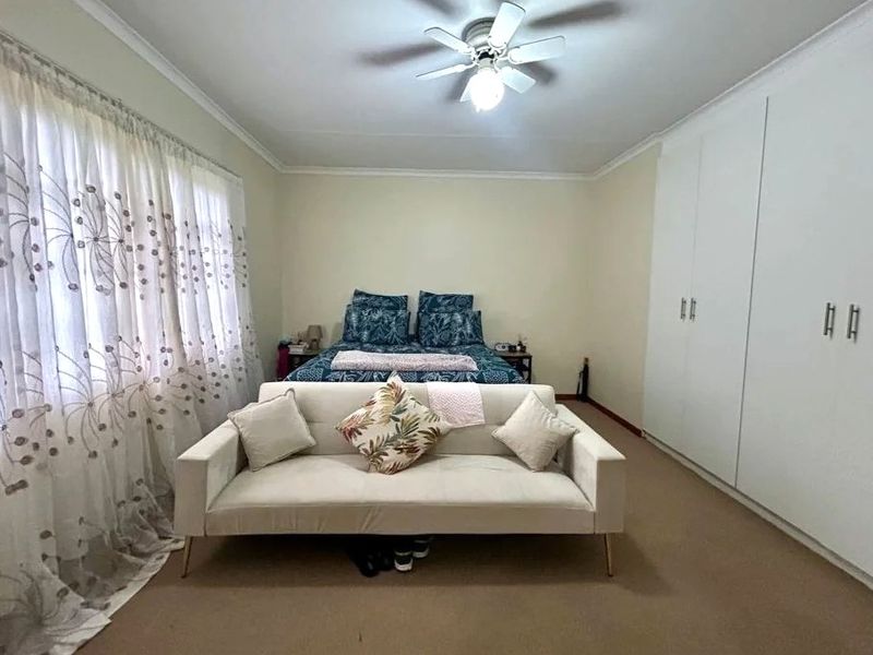 A Spacious, Well Maintained Move in ready Family Villa in safe and secure complex to Let- Christie Road, Scottsville - Photo 2