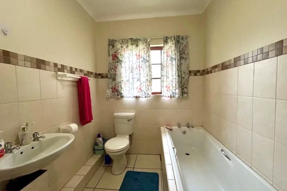 A Spacious, Well Maintained Move in ready Family Villa in safe and secure complex to Let- Christie Road, Scottsville - Photo 5