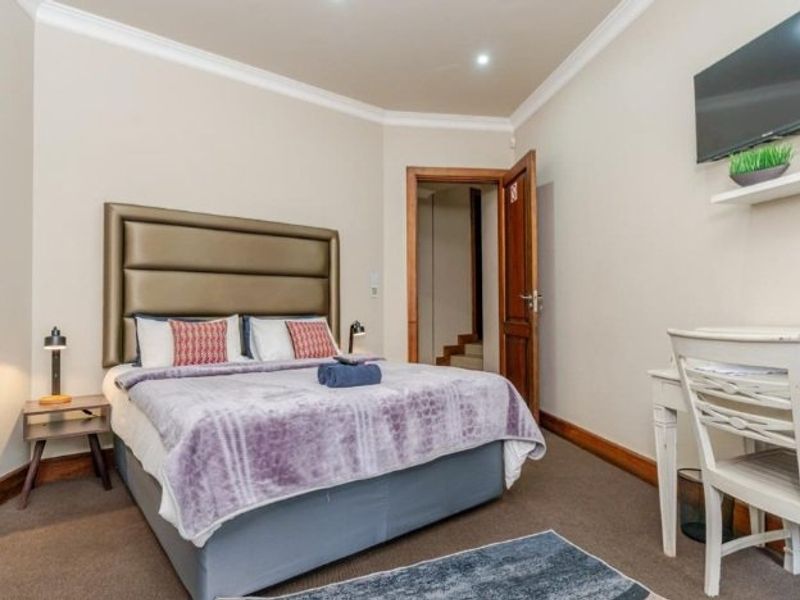 Your own Private Resort in Bedfordview - Photo 9