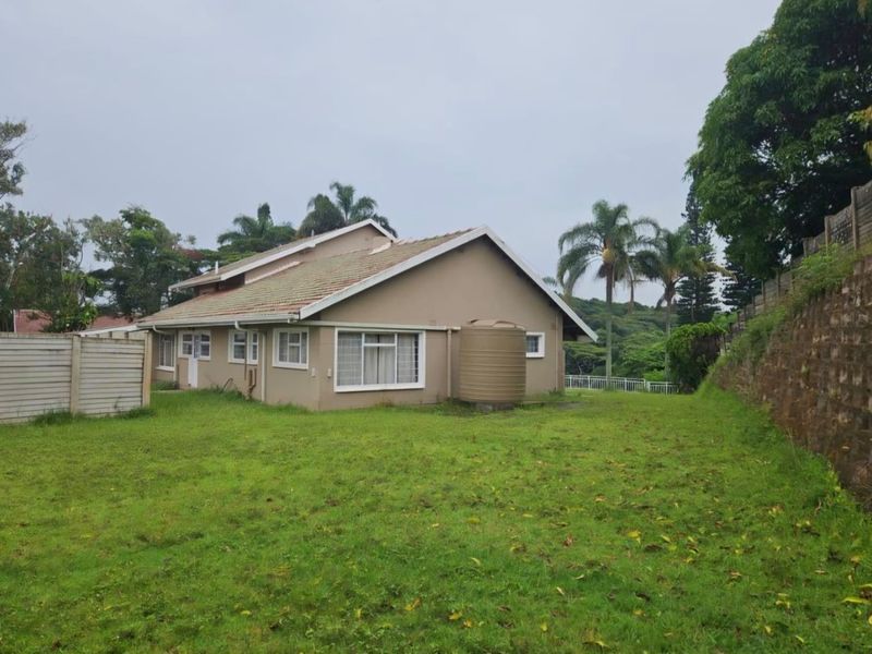 4 Bedroom house for sale in Amanzimtoti  - Photo 2