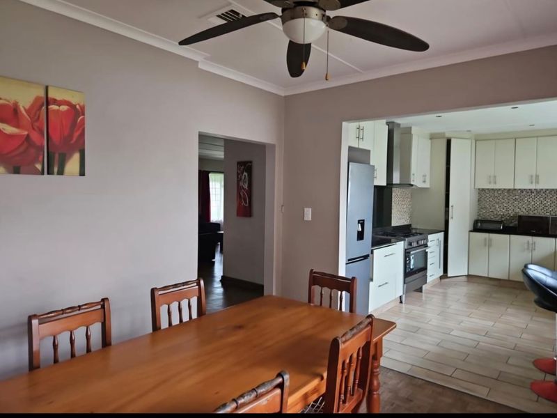 4 Bedroom house for sale in Amanzimtoti  - Photo 6