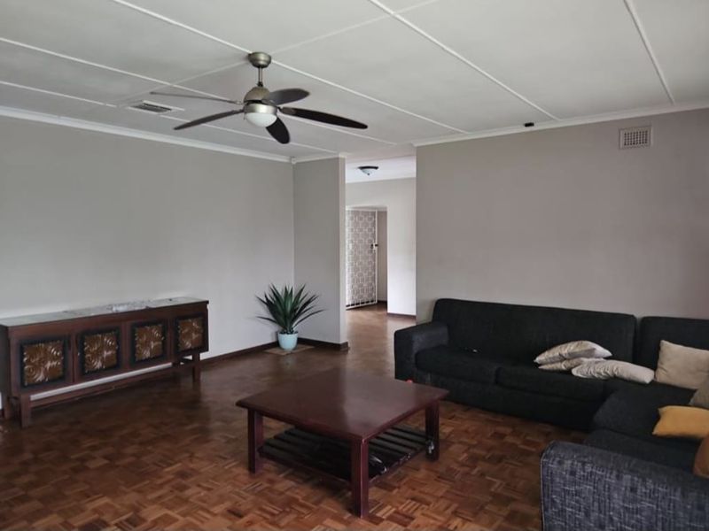 4 Bedroom house for sale in Amanzimtoti  - Photo 4