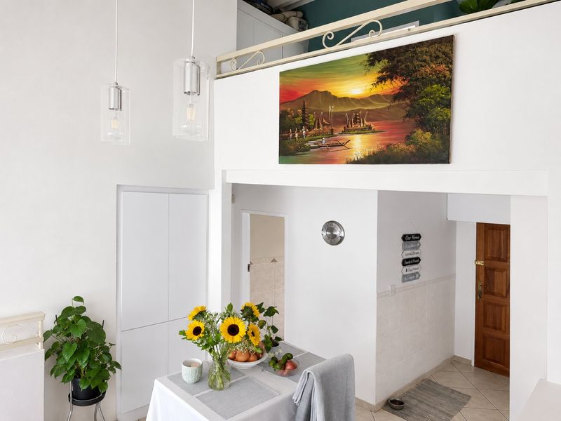 Modern Townhouse in Illiondale with Loft Ensuite - Photo 3