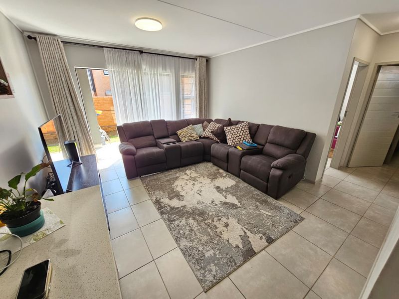 A Beautiful 2 bedroom 1 bathroom apartment for sale in Amberfield  - Photo 3