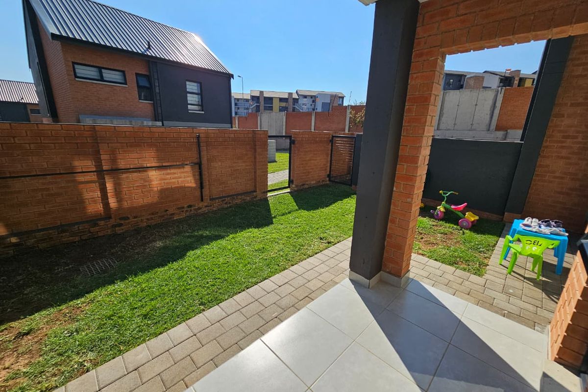A Beautiful 2 bedroom 1 bathroom apartment for sale in Amberfield  - Photo 5