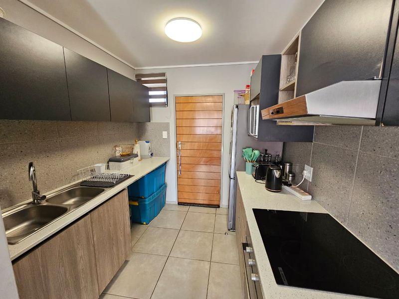 A Beautiful 2 bedroom 1 bathroom apartment for sale in Amberfield  - Photo 10