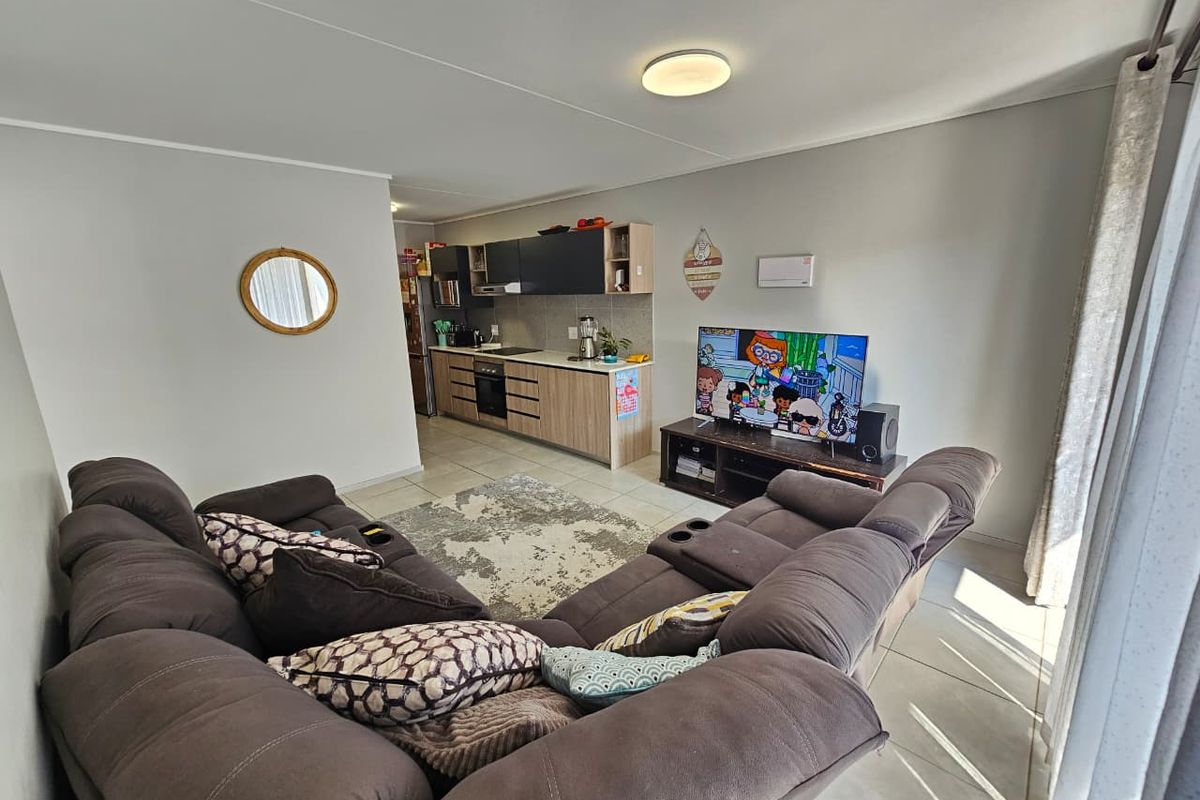 A Beautiful 2 bedroom 1 bathroom apartment for sale in Amberfield  - Photo 4