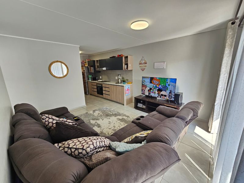 A Beautiful 2 bedroom 1 bathroom apartment for sale in Amberfield  - Photo 4