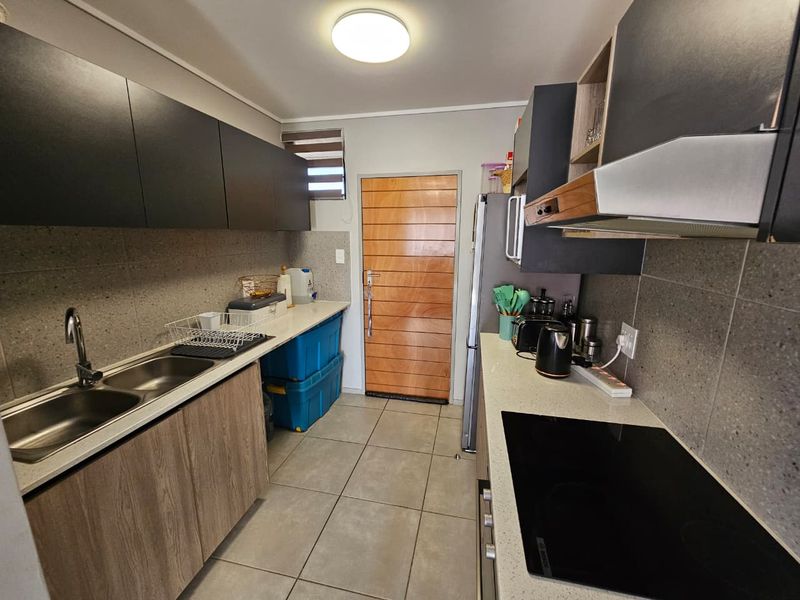 A Beautiful 2 bedroom 1 bathroom apartment for sale in Amberfield  - Photo 9