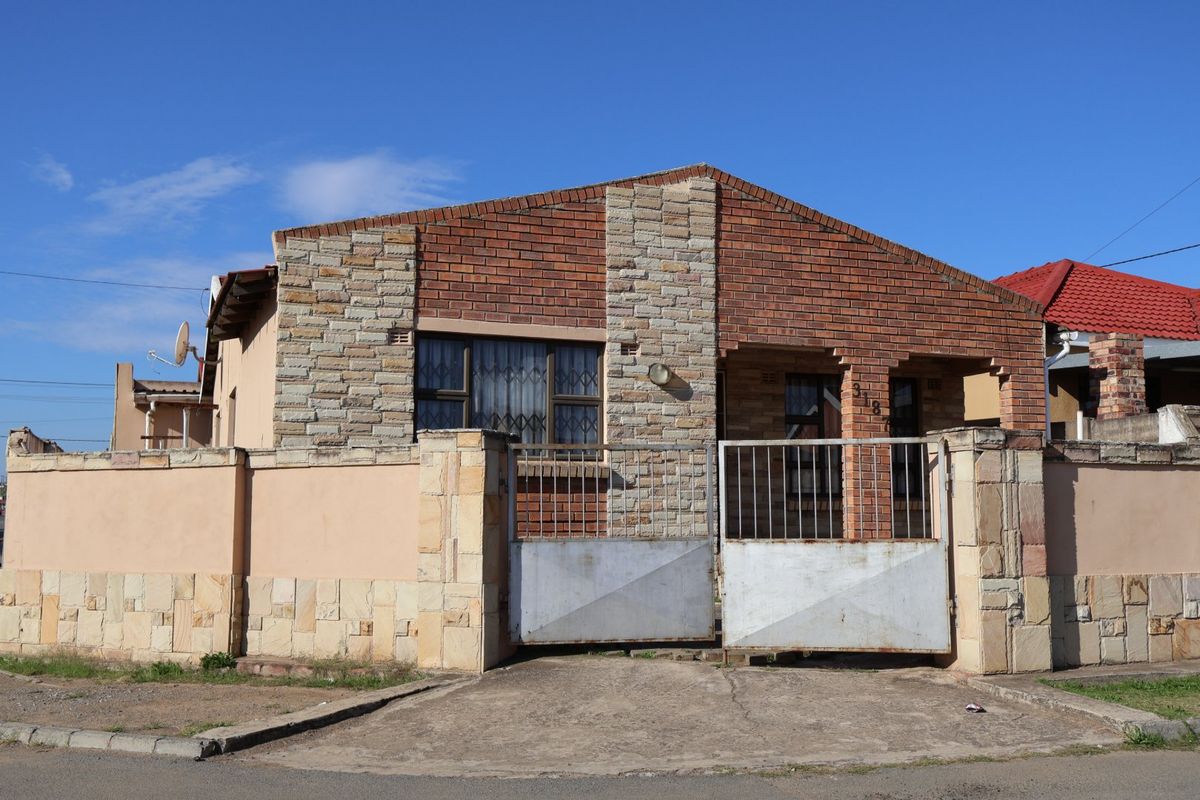 Prime Zone 1 Family Home with Flatlet close to all Amenities! - Photo 3