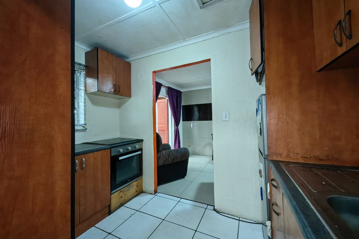 Security family home in sought after Beacon Valley - Photo 4