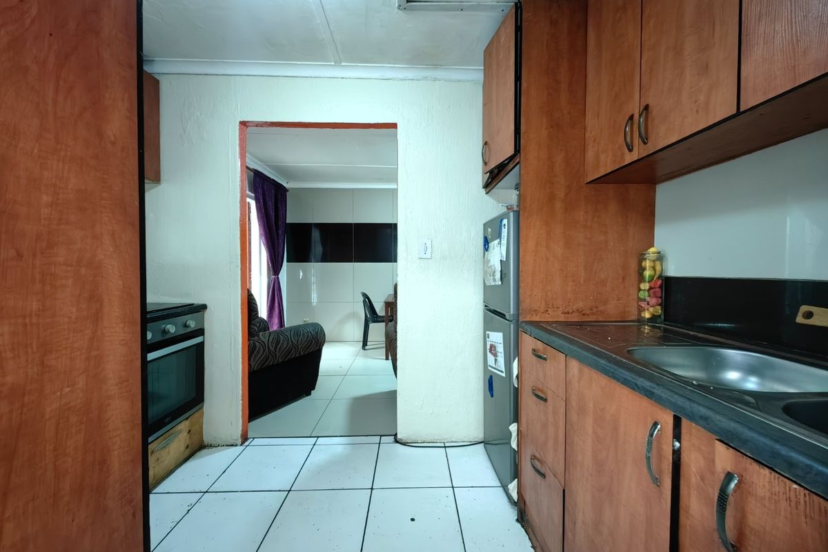 Security family home in sought after Beacon Valley - Photo 5