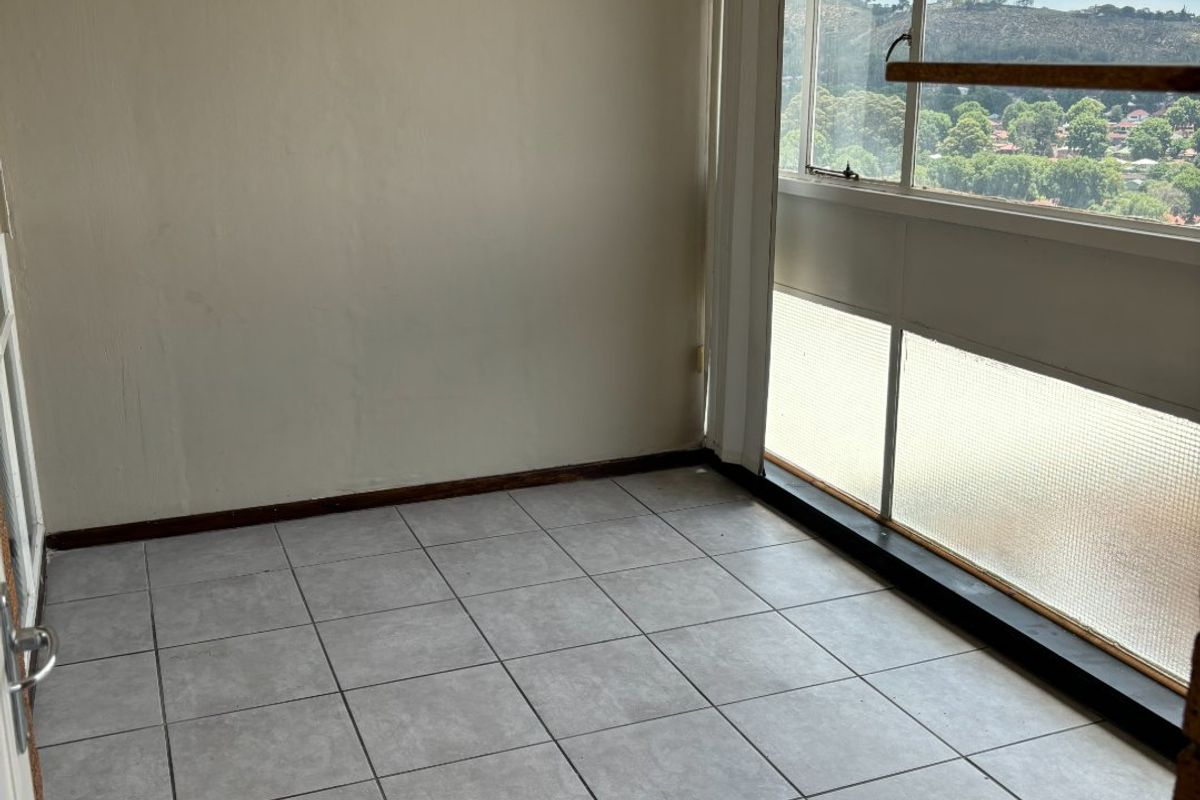 GREAT VALUE APARTMENT WITH EXTRA SPACE! - Photo 3