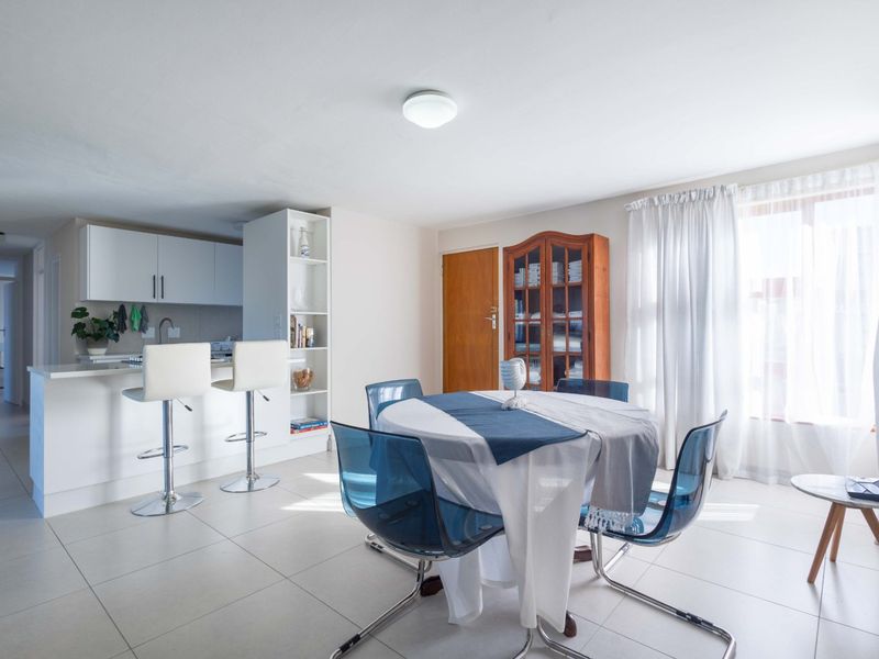 Fully renovated, fully furnished and equipped 4-bed, 2-bath first-floor apartment - Photo 5
