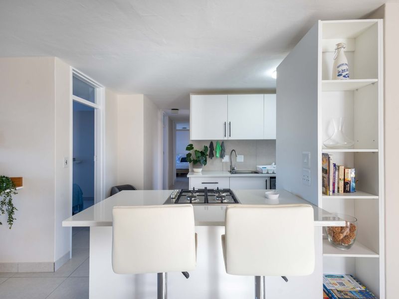 Fully renovated, fully furnished and equipped 4-bed, 2-bath first-floor apartment - Photo 10