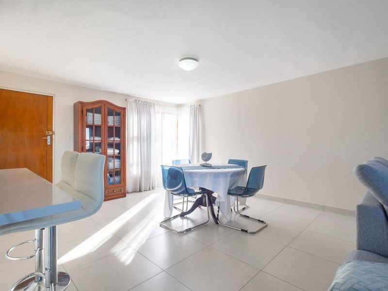 Fully renovated, fully furnished and equipped 4-bed, 2-bath first-floor apartment - Photo 8