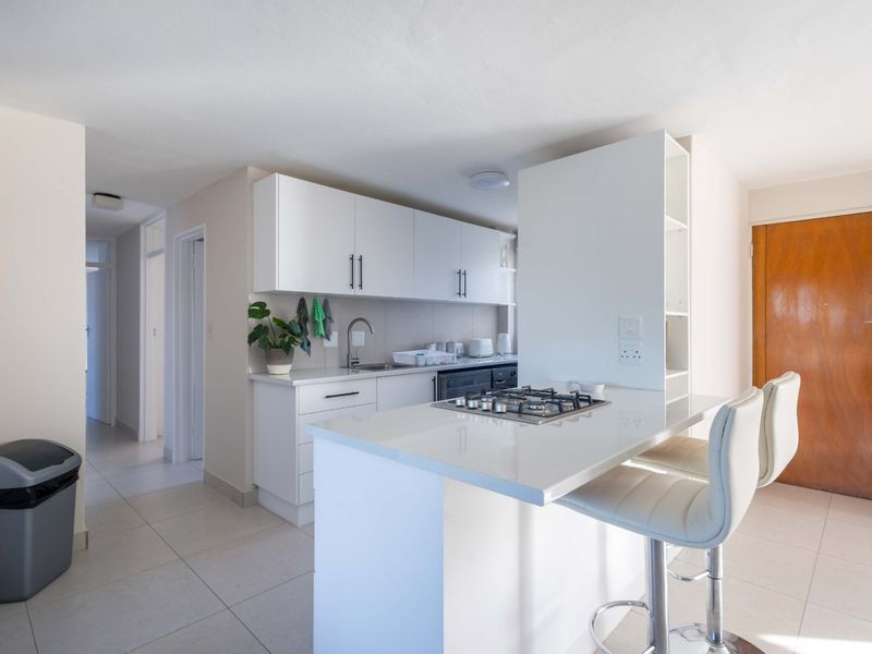 Fully renovated, fully furnished and equipped 4-bed, 2-bath first-floor apartment - Photo 9