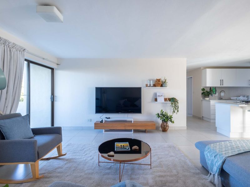 Fully renovated, fully furnished and equipped 4-bed, 2-bath first-floor apartment - Photo 6
