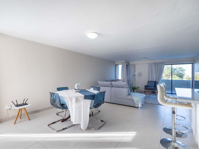 Fully renovated, fully furnished and equipped 4-bed, 2-bath first-floor apartment - Photo 2