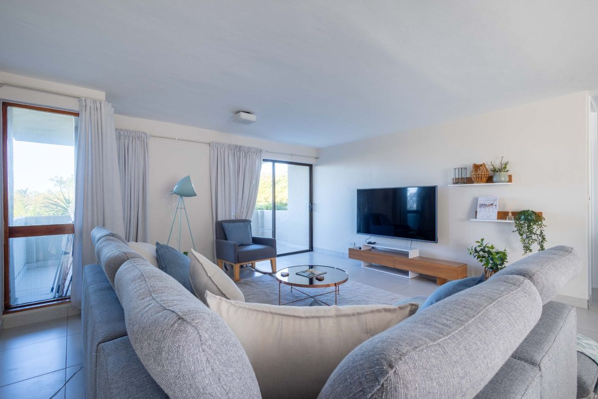 Fully renovated, fully furnished and equipped 4-bed, 2-bath first-floor apartment - Photo 4