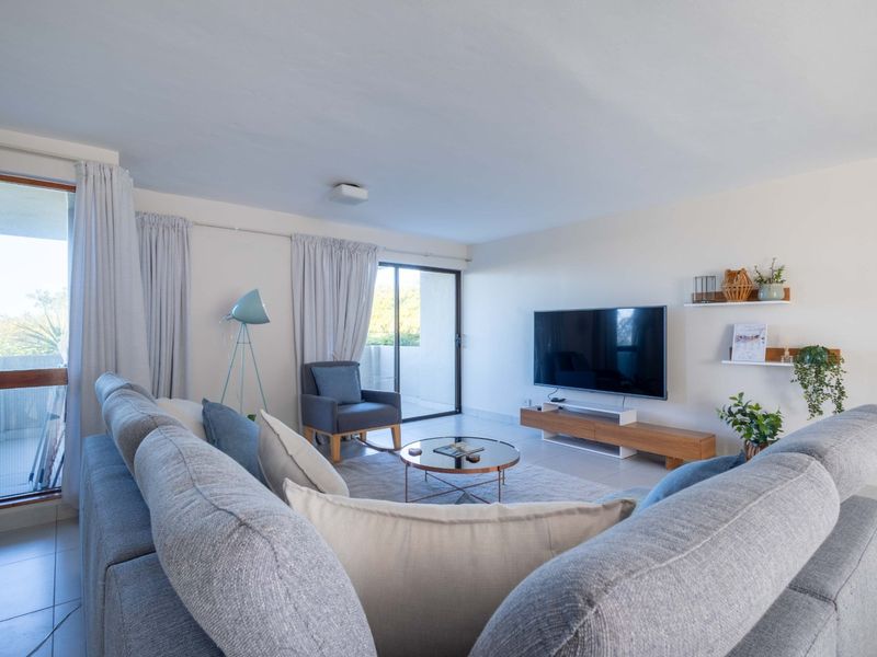 Fully renovated, fully furnished and equipped 4-bed, 2-bath first-floor apartment - Photo 4