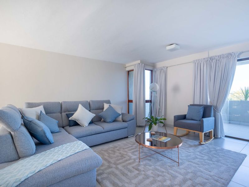 Fully renovated, fully furnished and equipped 4-bed, 2-bath first-floor apartment - Photo 3