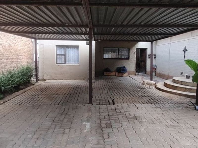 Exceptional Property With Income Potential - Photo 3
