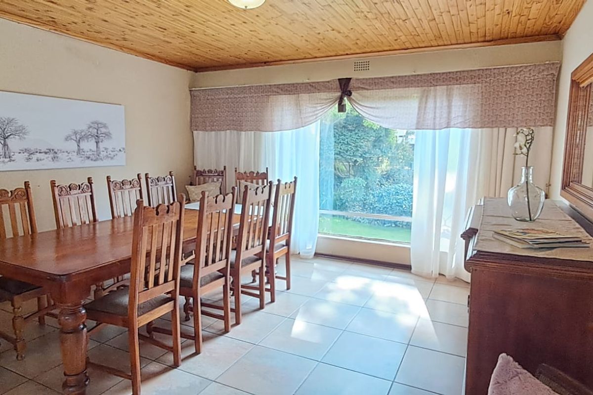 Character-Filled Family Home on a Huge Corner Stand – Comfort, Space & Endless Potential - Photo 4