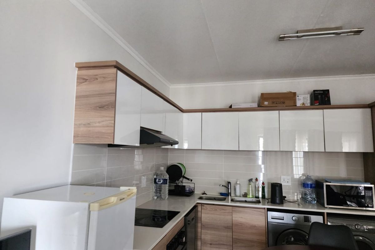 Charming 1st-Floor Furnished Studio Apartment - Photo 4