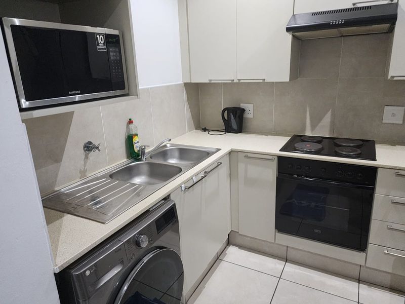 Charming 1st-Floor Furnished Studio Apartment - Photo 5