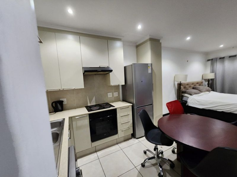 Charming 1st-Floor Furnished Studio Apartment - Photo 6