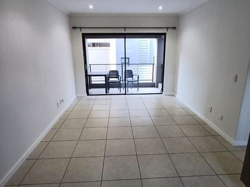 Modern 1st-Floor Studio Apartment – No Load Shedding! - Photo 3