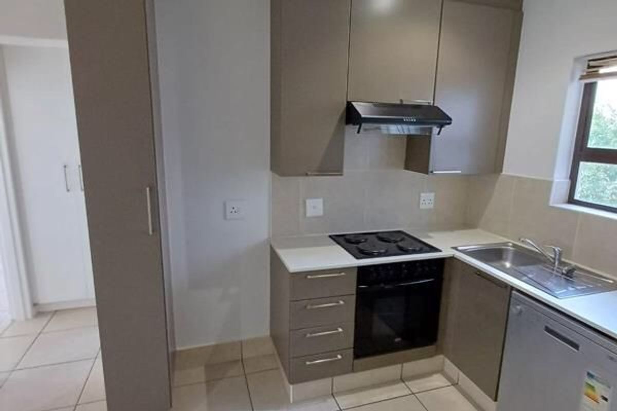 Modern 1st-Floor Studio Apartment – No Load Shedding! - Photo 4