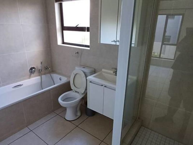 Modern 1st-Floor Studio Apartment – No Load Shedding! - Photo 9