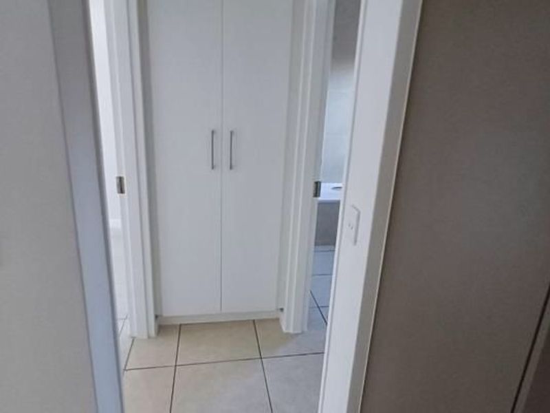 Modern 1st-Floor Studio Apartment – No Load Shedding! - Photo 7
