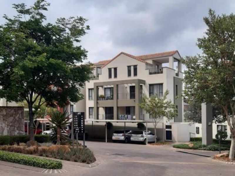 Modern 1st-Floor Studio Apartment – No Load Shedding! - Photo 2