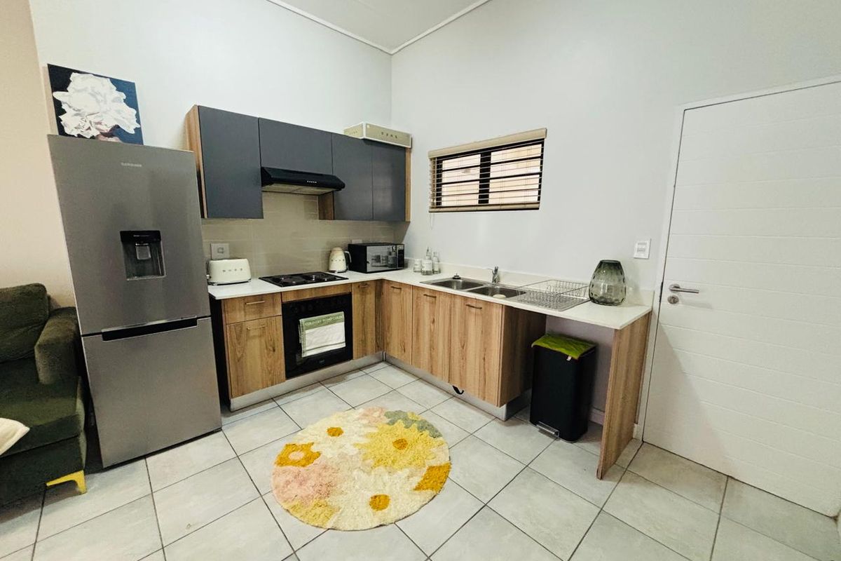 luxury living in a secure estate.Fully furnished 1bed for rent . - Photo 2