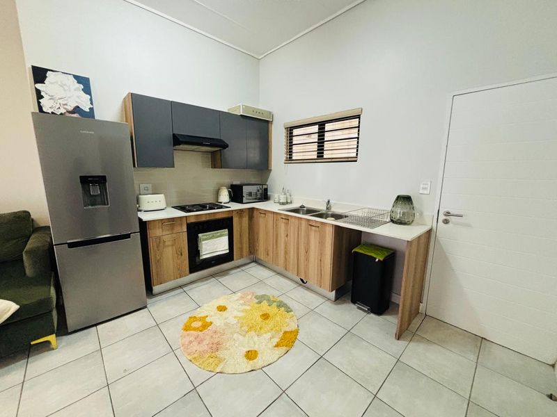 luxury living in a secure estate.Fully furnished 1bed for rent . - Photo 2